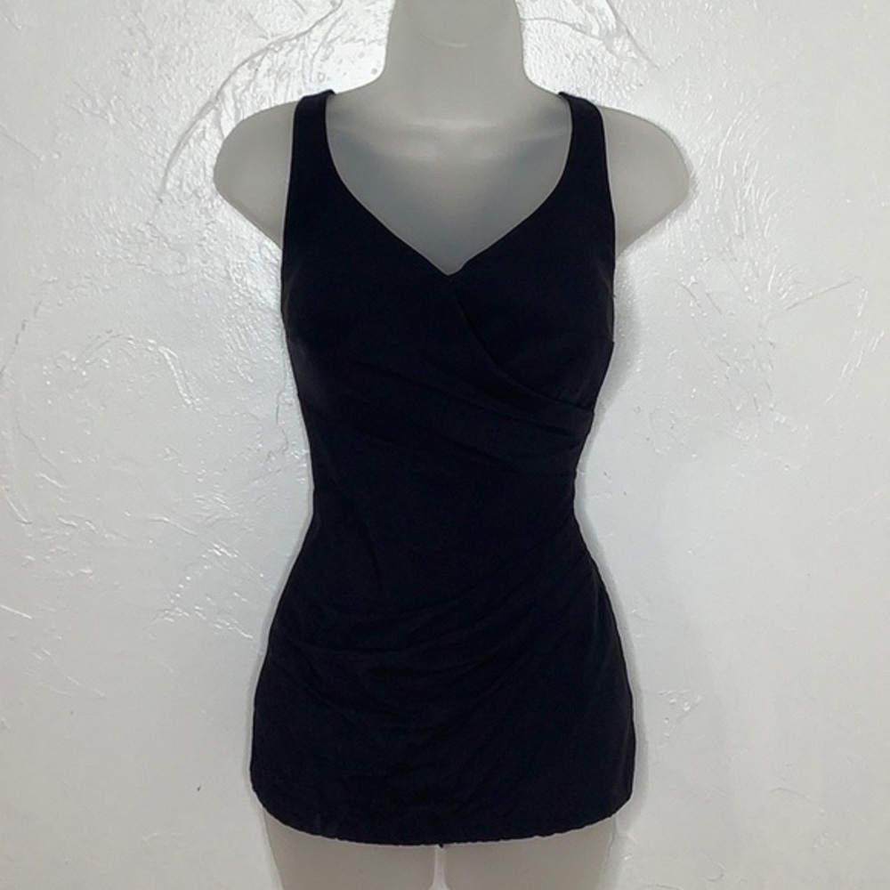 VGT Roxanne Union label V-neck skirted bra sized one piece swimsuit size 16 38C